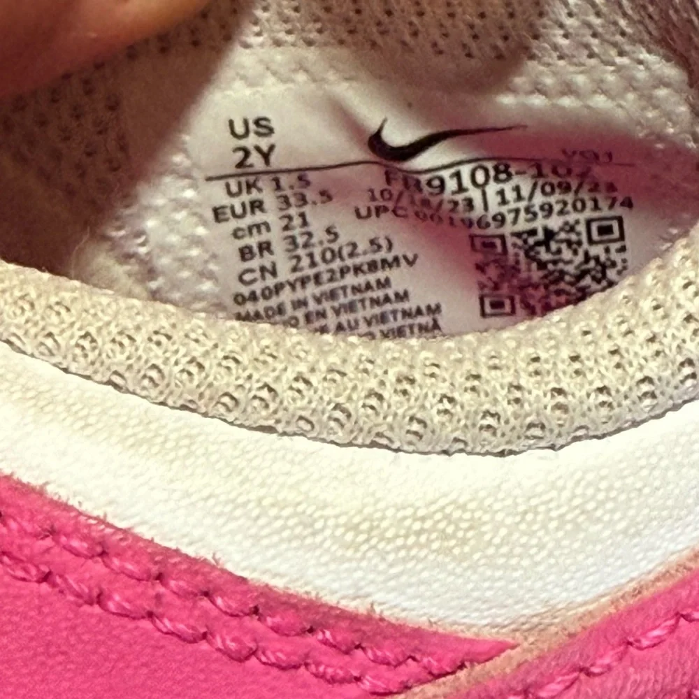 Kids Pink and White Nike Dunks, 2Y